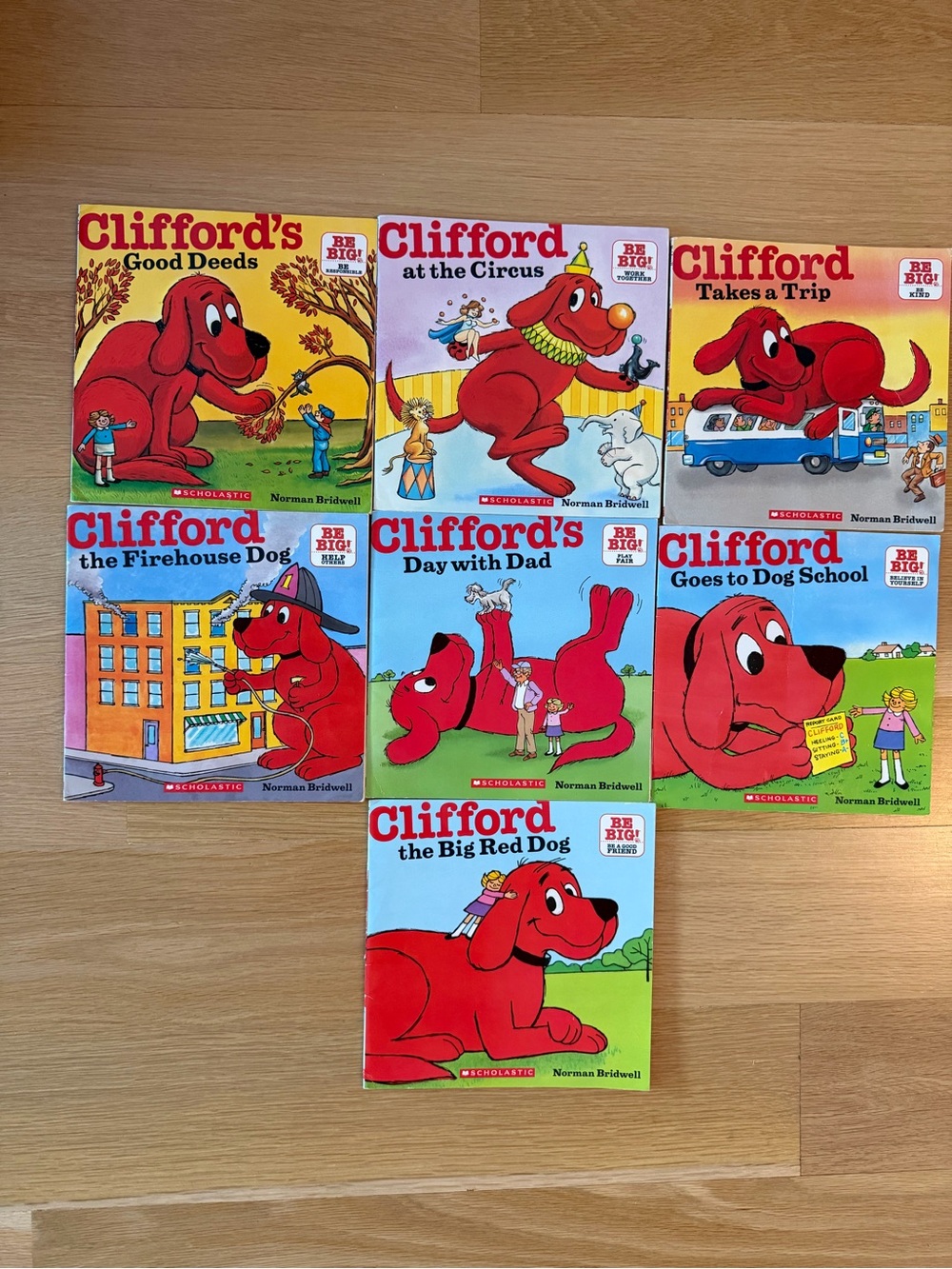 Scholastic Clifford the Big Red Dog Book Set - 7 book bundle